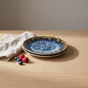 Blue Ocean ontbijt-/dessertborden van L'AMAR, sfeerfoto 1 op een gedekte tafel