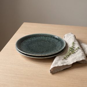 Astra dinerbord van L'AMAR, sfeerfoto 1 op een gedekte tafel