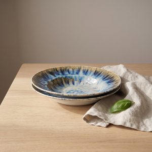 Blue Ocean pastabord van L'AMAR, sfeerfoto 1 op een gedekte tafel