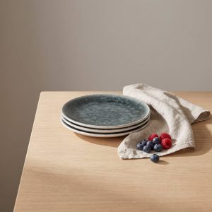 Astra ontbijt-/dessertborden van L'AMAR, sfeerfoto 1 op een gedekte tafel