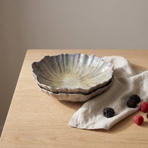Goby ontbijt-/dessertbord van L'AMAR, sfeerfoto 1 op een gedekte tafel