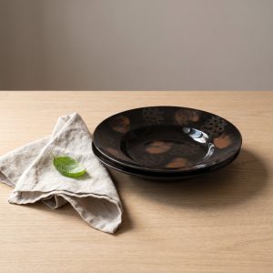 Jasper pastabord van L'AMAR, sfeerfoto 1 op een gedekte tafel
