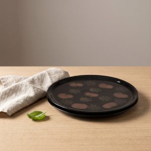 Jasper pizzabord van L'AMAR, sfeerfoto 1 op een gedekte tafel