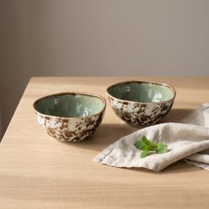 Jade kom 14 cm van L'AMAR, sfeerfoto 1 op een gedekte tafel