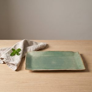 Jade vierkant bord 34 x 20 cm van L'AMAR, sfeerfoto 1 op een gedekte tafel