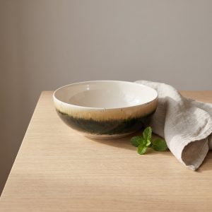 Jungle kom 18 cm van L'AMAR, sfeerfoto 1 op een gedekte tafel