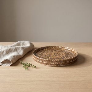 Cobra dinerbord van L'AMAR, sfeerfoto 1 op een gedekte tafel