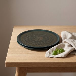 Nero Green pizzabord van L'AMAR, sfeerfoto 1 op een gedekte tafel